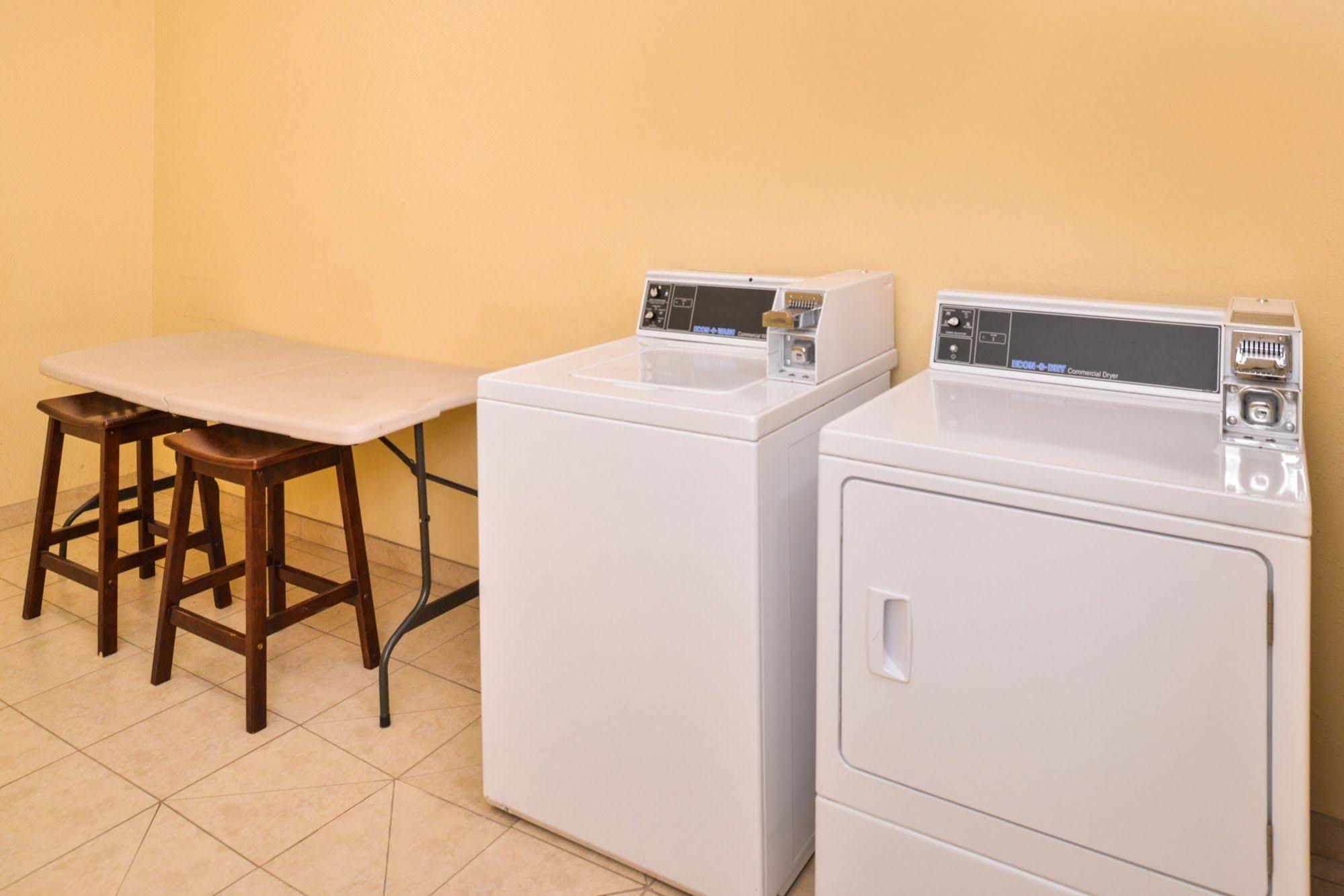Americas Best Value Inn & Suites-Livingston Esterno foto